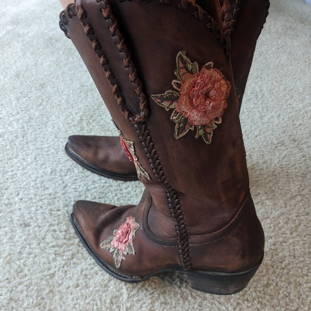 SHYANNE | Amaryllis Snip Toe Cowboy Boots - 9 | Worn Once | Leather Braids Roses
